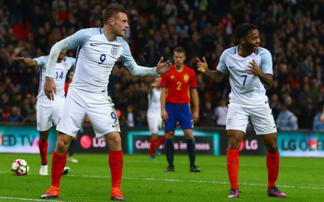England Soccer Team Celebrates Goal With a Mannequin Challenge