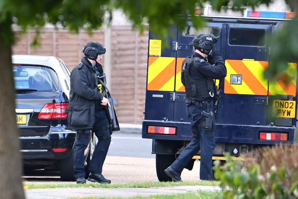 Northolt 'armed' stand-off: Homes evacuated due to dangerous items!!