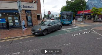 Video shows awful parking that blocked Bus Route in Watford