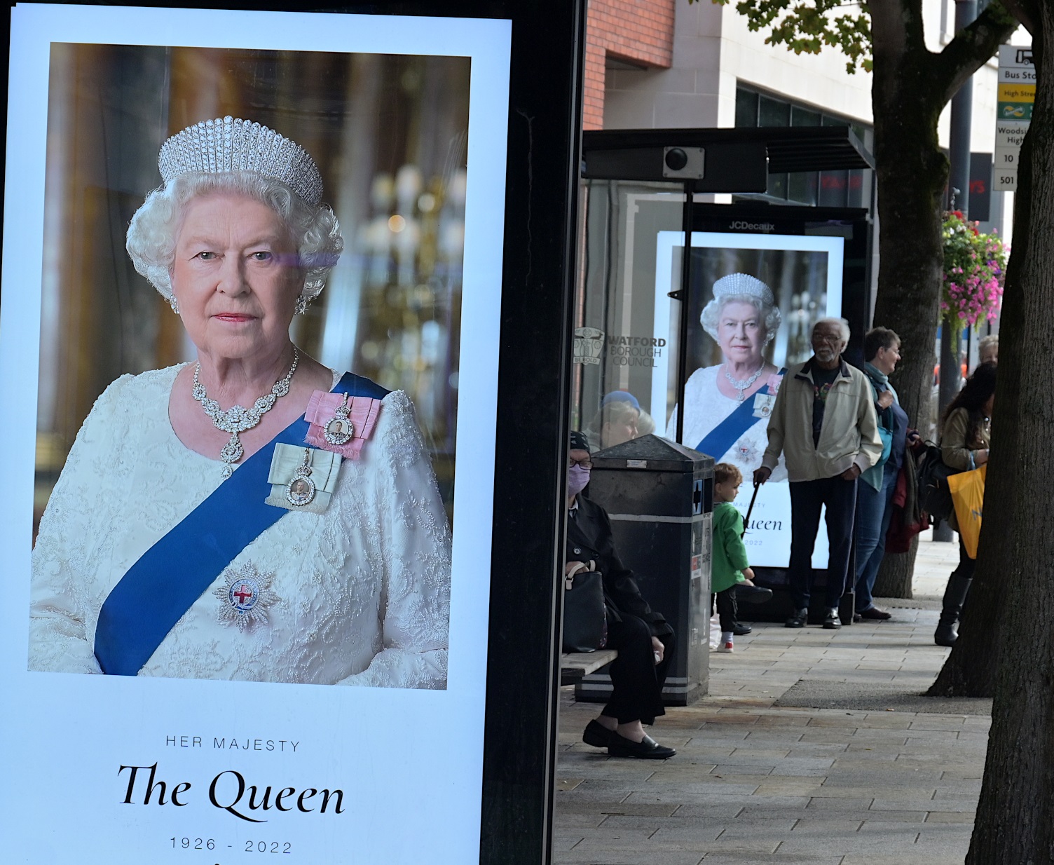 queen elizabeth ii,signs,street,watford,uk