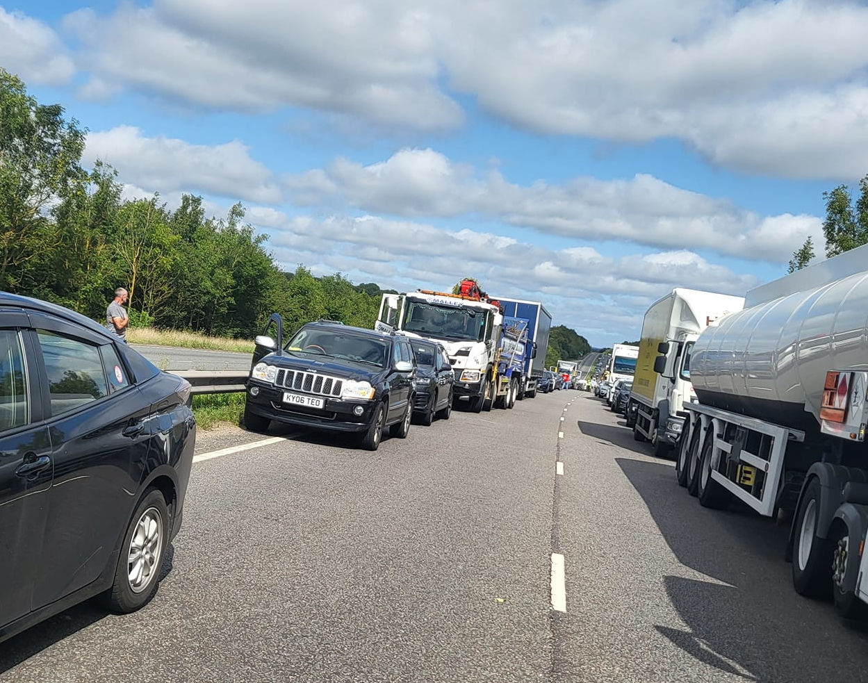 Multiple Vehicle Crash on A41 Hemel Hempstead and Kings Langley nr M25 ...
