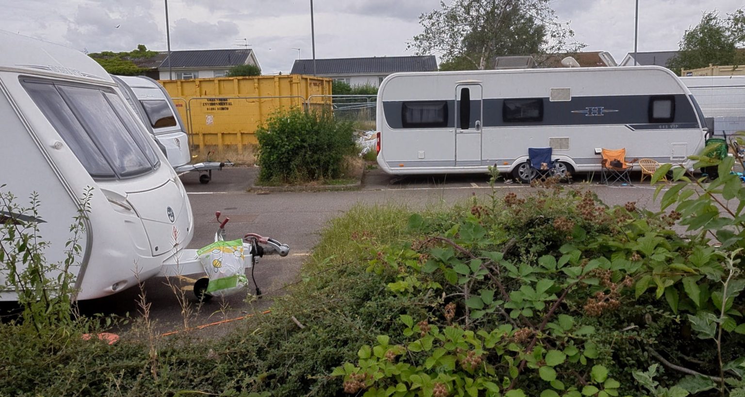 Travellers stay put in South Oxhey after council's eviction notice