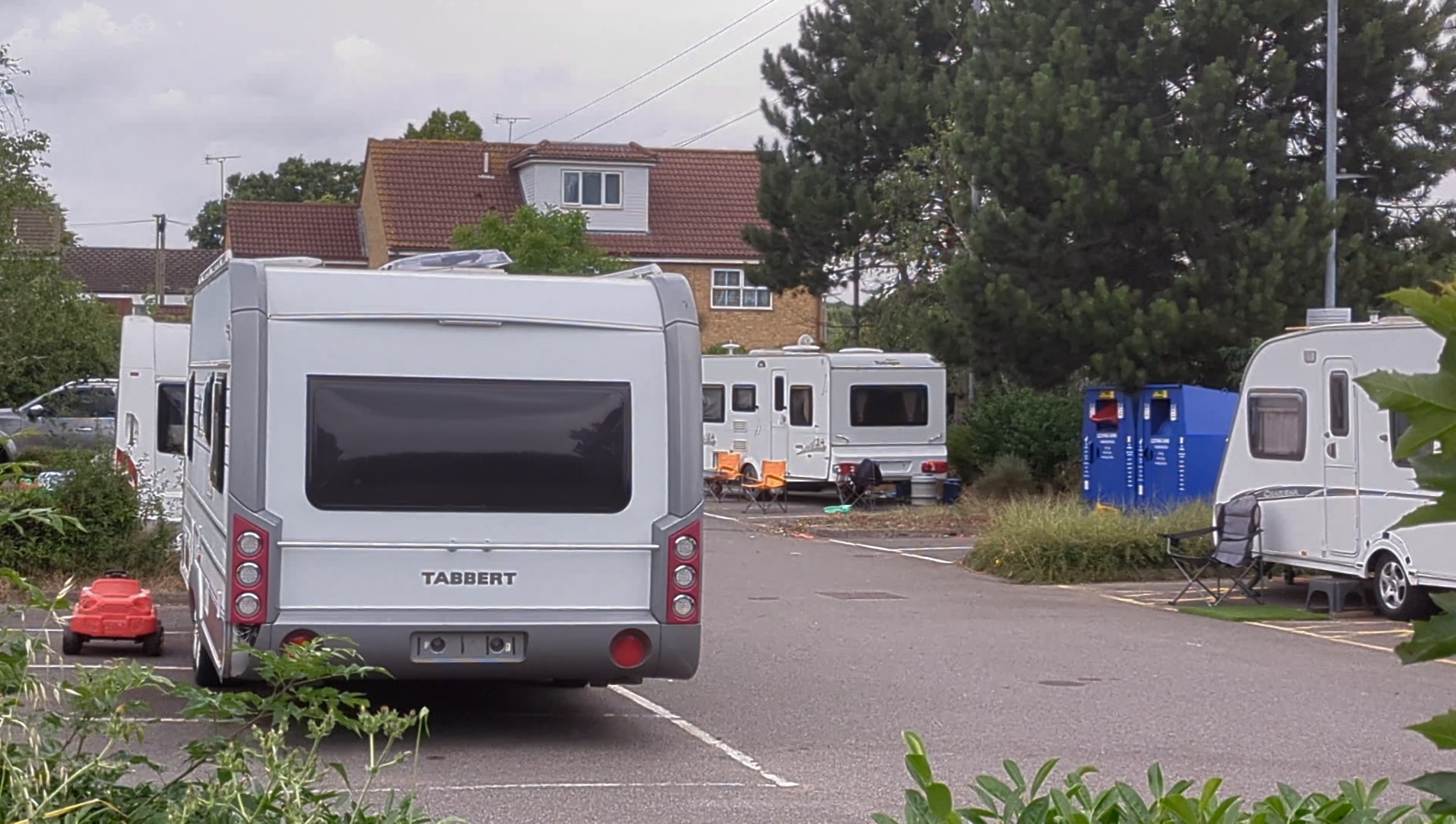 Travellers stay put in South Oxhey after council’s eviction notice fails